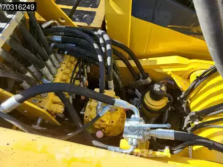Escavatori gommati 2014 Komatsu PW180 -7E0 OUTRIGGERS + BLADE (30)