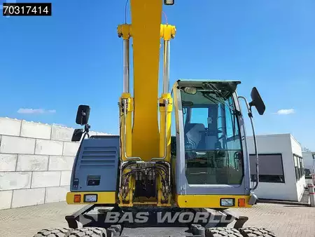 Pelle sur pneus 2007 New Holland Construction MH 5.6 Outriggers + Blade (12)