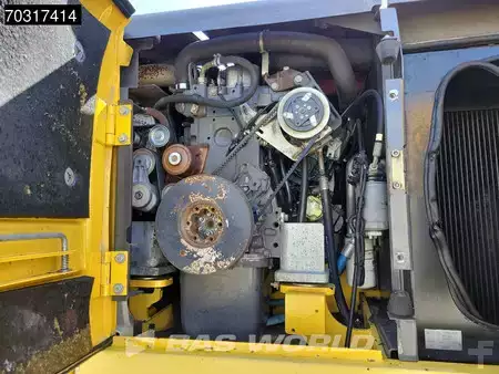 Pelle sur pneus 2007 New Holland Construction MH 5.6 Outriggers + Blade (21)