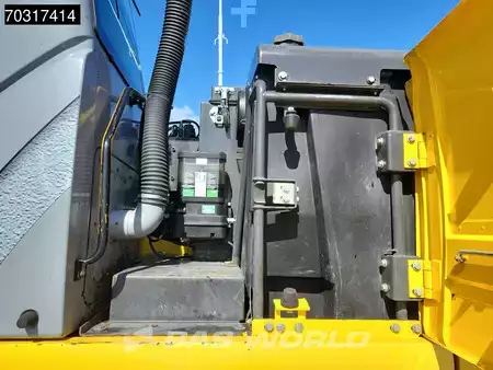 Pelle sur pneus 2007 New Holland Construction MH 5.6 Outriggers + Blade (23)