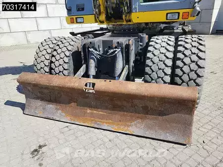 Pelle sur pneus 2007 New Holland Construction MH 5.6 Outriggers + Blade (27)