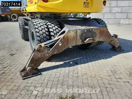 Pelle sur pneus 2007 New Holland Construction MH 5.6 Outriggers + Blade (28)