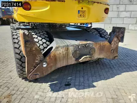 Pelle sur pneus 2007 New Holland Construction MH 5.6 Outriggers + Blade (29)