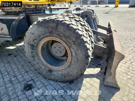 Pelle sur pneus 2007 New Holland Construction MH 5.6 Outriggers + Blade (31)