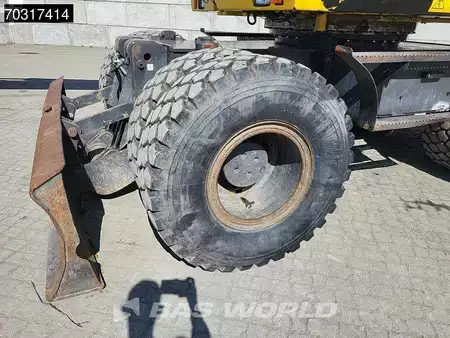 Pelle sur pneus 2007 New Holland Construction MH 5.6 Outriggers + Blade (33)