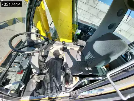 Pelle sur pneus 2007 New Holland Construction MH 5.6 Outriggers + Blade (34)