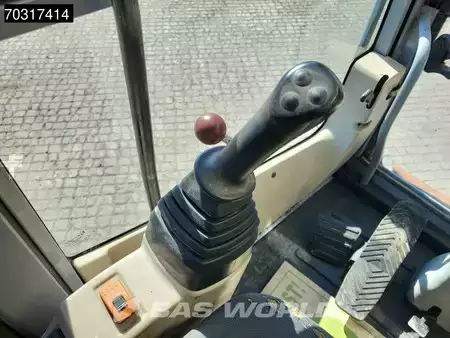 Pelle sur pneus 2007 New Holland Construction MH 5.6 Outriggers + Blade (36)