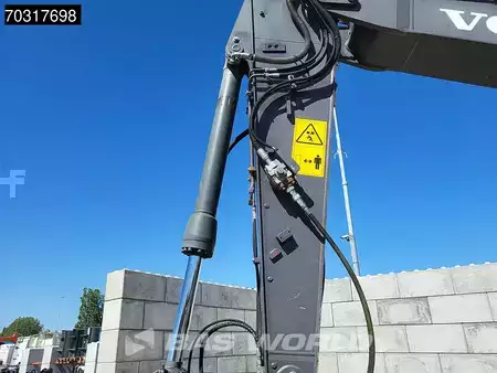 Pyöräkaivinkoneet  2015 Volvo EWR150 E Outriggers + Blade (13)