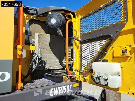 Pyöräkaivinkoneet  2015 Volvo EWR150 E Outriggers + Blade (25)