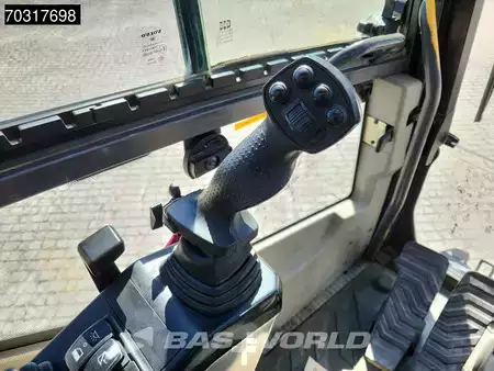 Pyöräkaivinkoneet  2015 Volvo EWR150 E Outriggers + Blade (37)