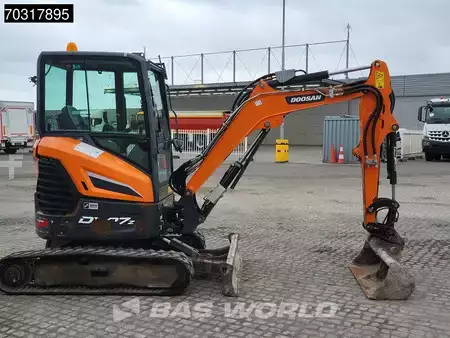 Mini excavators 2020 Doosan DX27 Z 3 Buckets (10)