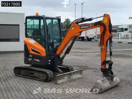 Mini excavators 2020 Doosan DX27 Z 3 Buckets (8)