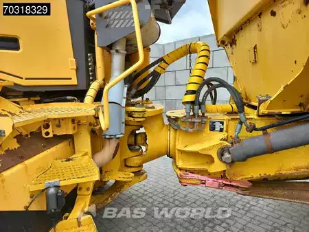 Zalomené klouby-dampry  2002 Volvo A25 D (17)