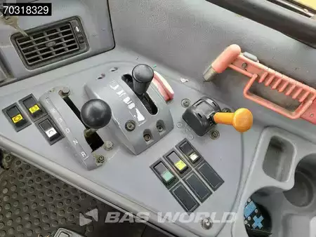 Zalomené klouby-dampry  2002 Volvo A25 D (26)
