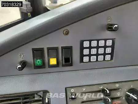 Zalomené klouby-dampry  2002 Volvo A25 D (28)
