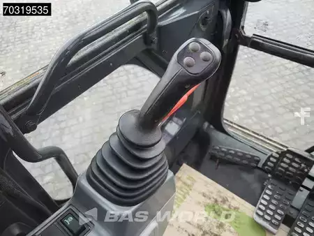 Koparki gąsienicowe 2017 Hitachi ZX135 US-6 Inlc. New Chains + Sprockets (38)