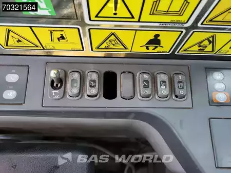 Hydraulic Excavators 2017 Caterpillar 352 F (39)