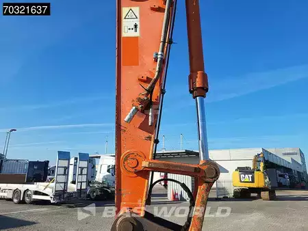 Escavadora de rastos 2016 Hitachi ZX225 USLC-5B (11)