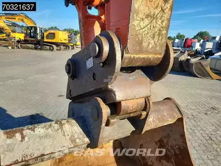 Escavadora de rastos 2016 Hitachi ZX225 USLC-5B (12)