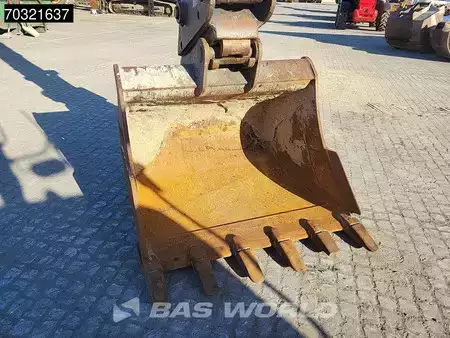 Escavadora de rastos 2016 Hitachi ZX225 USLC-5B (13)