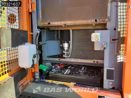 Escavadora de rastos 2016 Hitachi ZX225 USLC-5B (17)