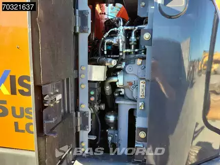 Escavadora de rastos 2016 Hitachi ZX225 USLC-5B (19)
