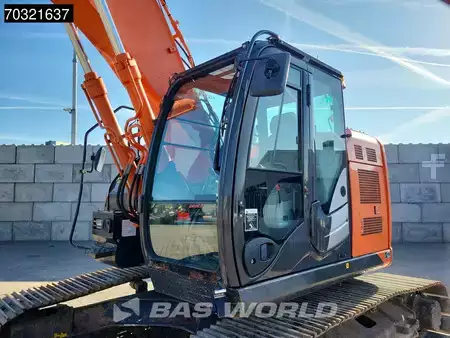 Escavadora de rastos 2016 Hitachi ZX225 USLC-5B (21)