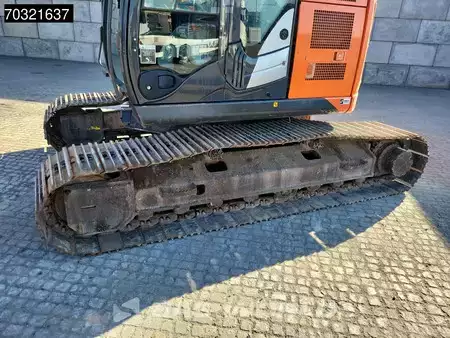 Escavadora de rastos 2016 Hitachi ZX225 USLC-5B (22)