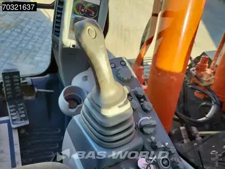Escavadora de rastos 2016 Hitachi ZX225 USLC-5B (29)