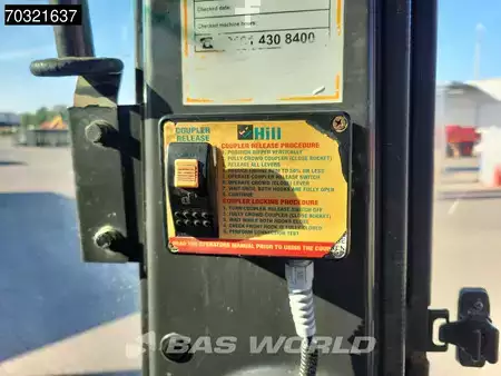 Escavadora de rastos 2016 Hitachi ZX225 USLC-5B (35)