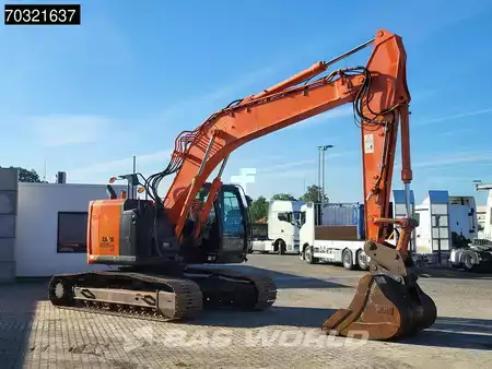 Escavadora de rastos 2016 Hitachi ZX225 USLC-5B (6)