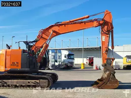 Escavadora de rastos 2016 Hitachi ZX225 USLC-5B (9)