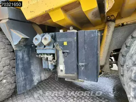 Tombereau rigide 2010 Komatsu HD605 -7E0 (21)