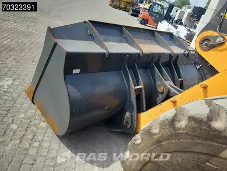 Radlader 2021 Case 821 G (14)