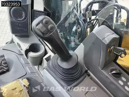 Hydraulic Excavators 2018 Caterpillar 352 F New Bucket (35)