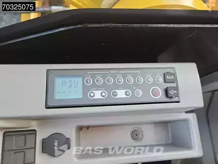 Korečková rýpadla 2026 Caterpillar 324 (37)