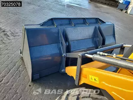 Rigid Backhoe Loader 2026 Case 851 NX A/C - 4WD - Central Pivot (26)