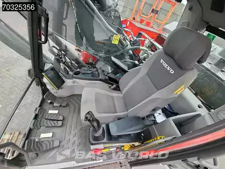 Escavadora de rastos 2019 Volvo EC300 E NL (28)