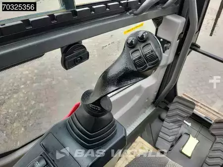 Escavadora de rastos 2019 Volvo EC300 E NL (29)