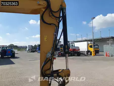 Mobilní bagry 2015 Caterpillar M320 F (12)