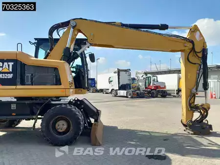 Mobilní bagry 2015 Caterpillar M320 F (7)
