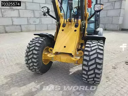 Kolové nakladače 2025 Caterpillar 906 - 14A (11)