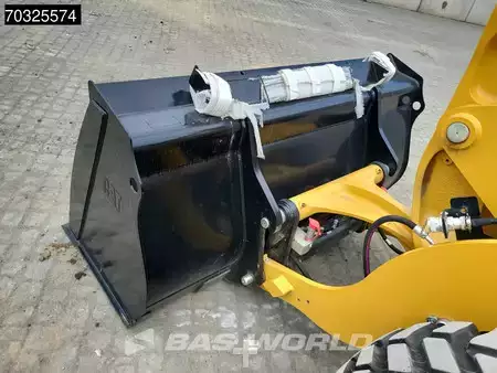 Kolové nakladače 2025 Caterpillar 906 - 14A (17)