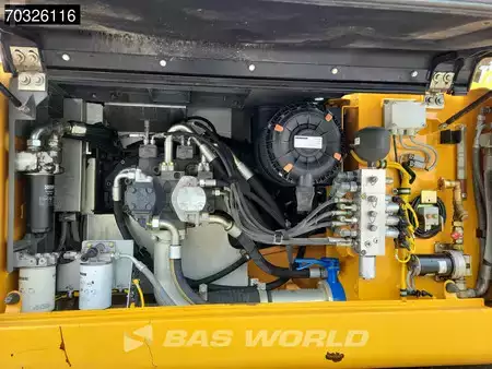 Korečková rýpadla 2017 Liebherr R922 LC (21)