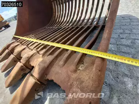 Korečková rýpadla 2018 Volvo EC380 E NL (17)