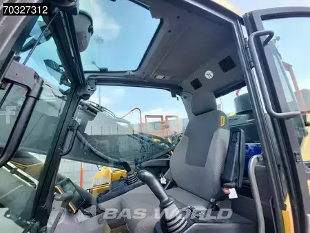 Hydraulic Excavators 2017 Volvo EC380 E L (26)
