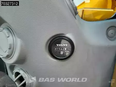 Hydraulic Excavators 2017 Volvo EC380 E L (33)