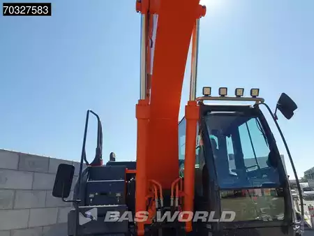 Pelles sur chenilles 2018 Hitachi ZX210 LC -6 (10)
