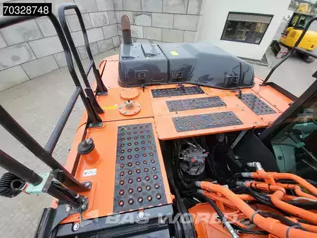 Escavadora de rastos 2019 Hitachi ZX250 LC -6 Roto + Bucket (17)