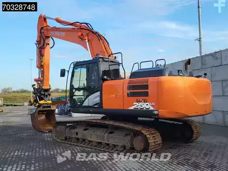 Escavadora de rastos 2019 Hitachi ZX250 LC -6 Roto + Bucket (2)